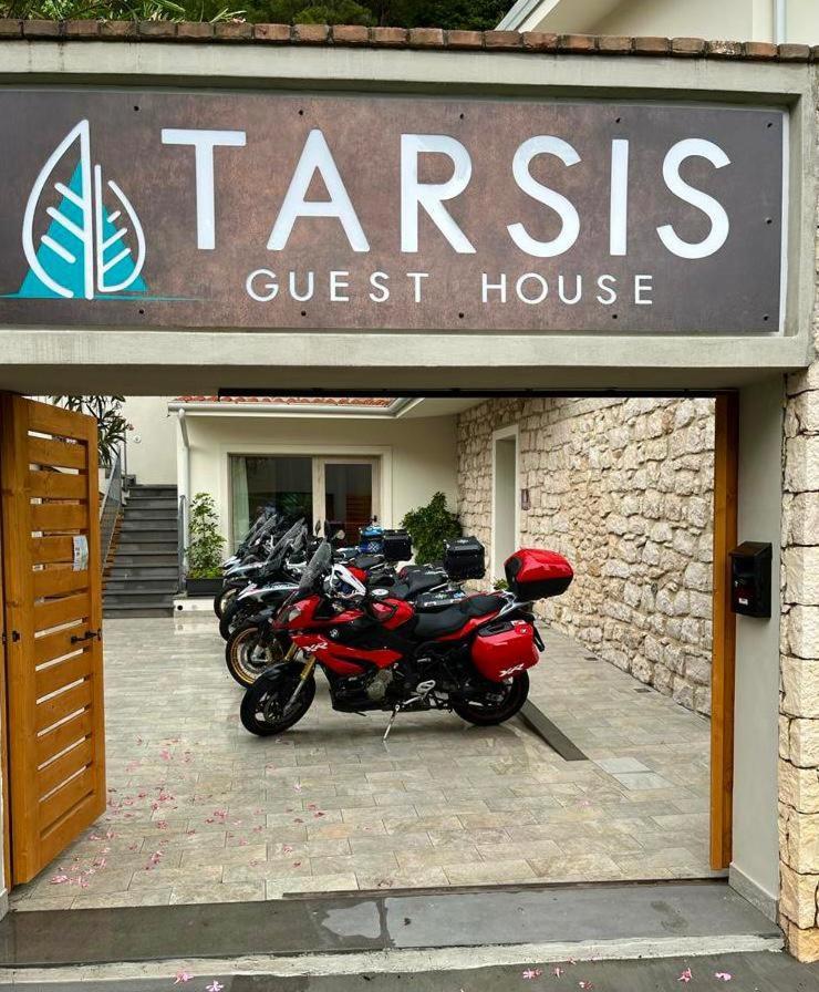 Tarsis Guest House Баунеї Екстер'єр фото